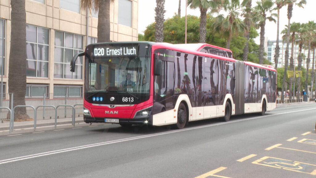 Vecindario de la Barceloneta desconfía del plan de verano para resolver inseguridad, limpieza y movilidad | Barrios, verano, limpieza, playas, Promoción del Transporte Público (PTP), seguridad, TMB