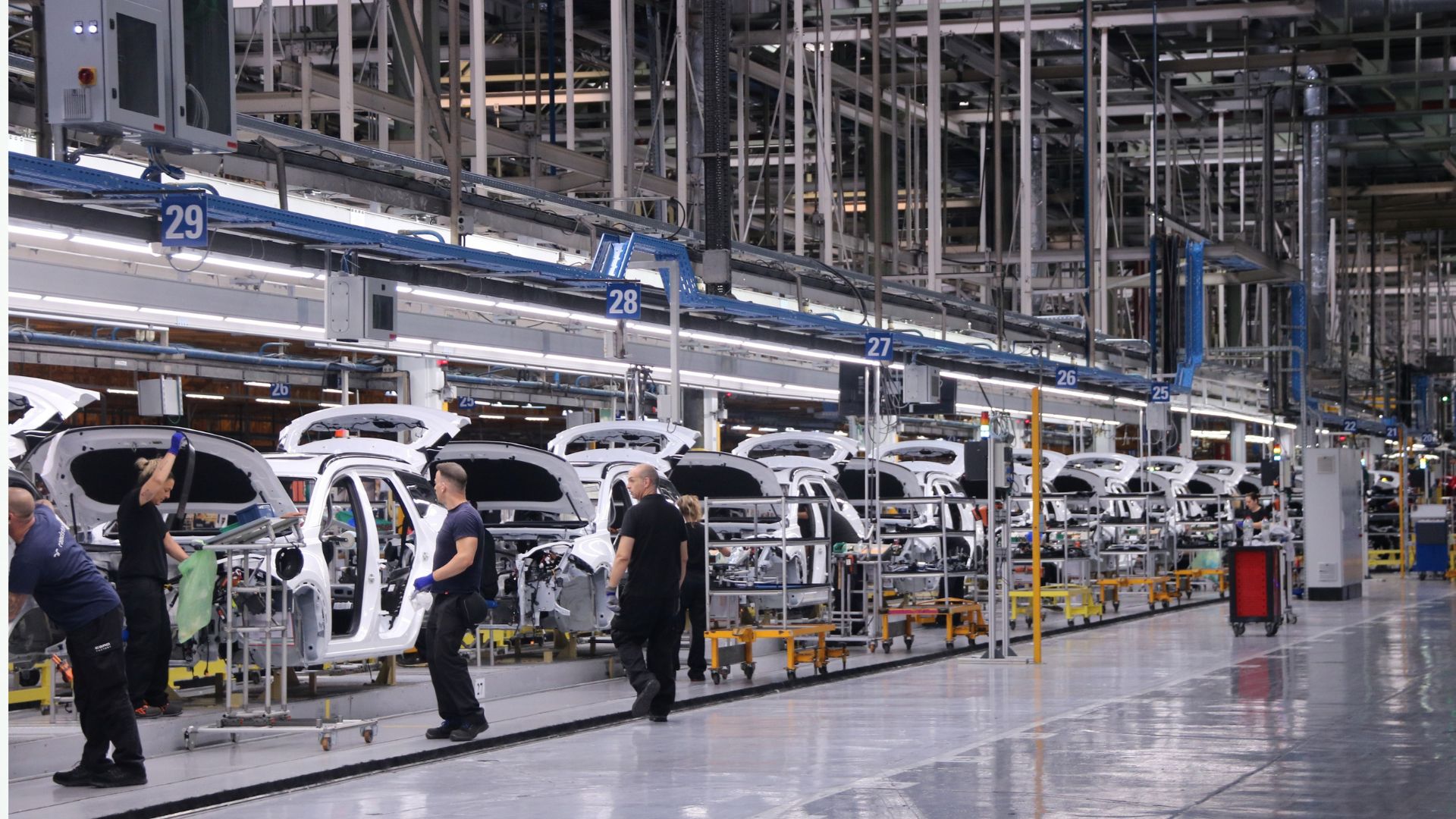 Ebro preveu vendre 30.000 cotxes fabricats a la Zona Franca, el doble que l'any passat | automòbils, treballadors