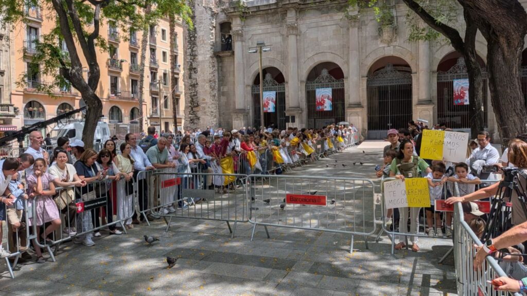La benedicció de la torre de Jesús a la Sagrada Família corona la visita del papa Lleó XIV | Catedral de Barcelona, església catòlica, Estadi Olímpic Lluís Companys, papa Lleó XIV, trànsit, transport públic