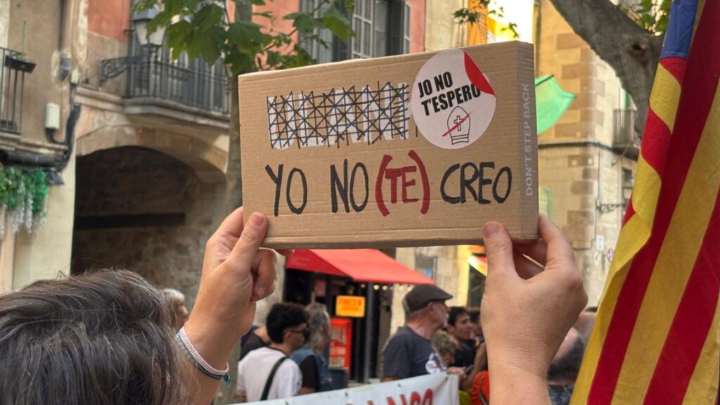 Protesta contra la visita del papa Lleó XIV al Born: "Jo no t'espero" | manifestacions a Barcelona, papa Lleó XIV, protestes, religió