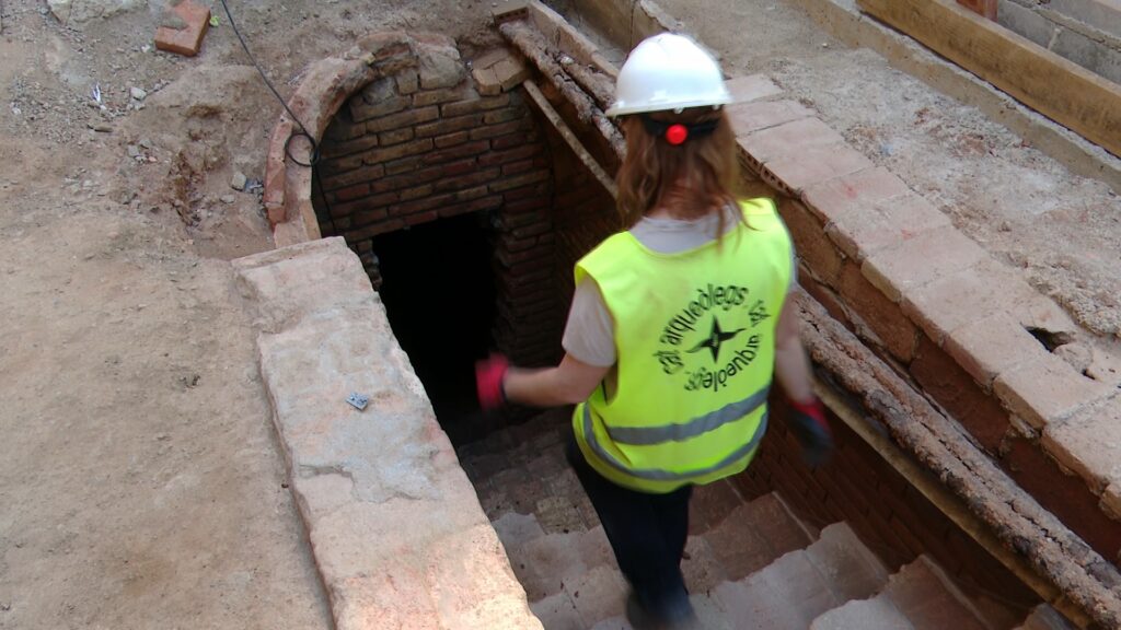 Així és l'interior del refugi antiaeri 230 excavat a l'entorn del Mercat de l'Abaceria | arqueologia, Guerra Civil, memòria històrica, patrimoni històric