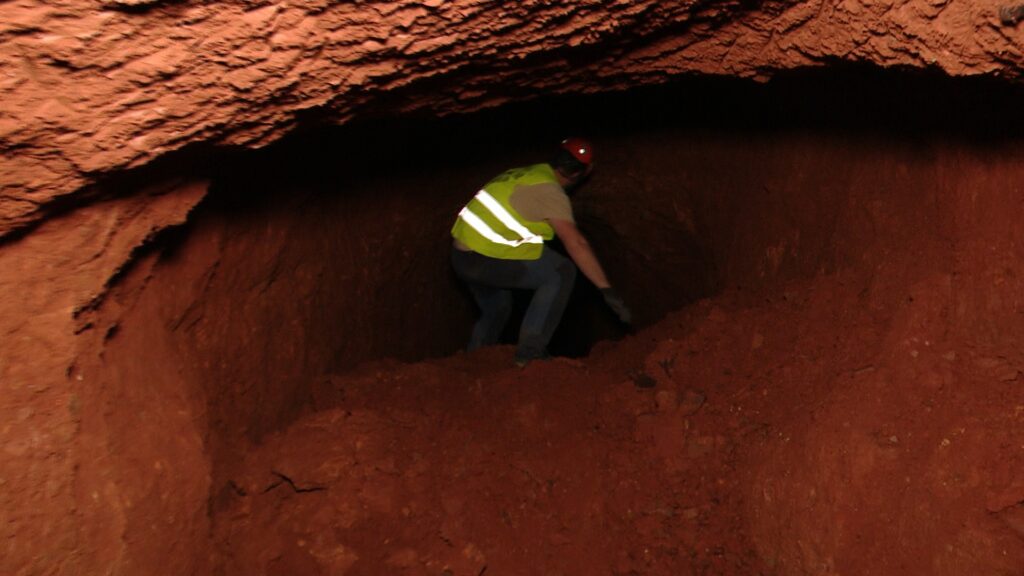 Així és l'interior del refugi antiaeri 230 excavat a l'entorn del Mercat de l'Abaceria | arqueologia, Guerra Civil, memòria històrica, patrimoni històric