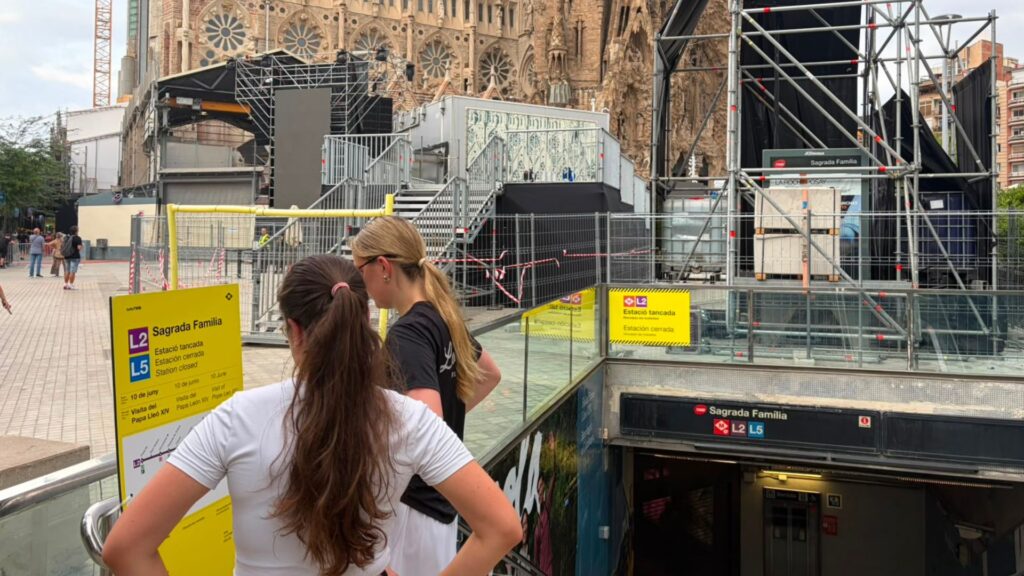 L'Eixample es blinda per la visita del papa amb carrers tallats i un gran desplegament policial | papa Lleó XIV, Sagrada Família, trànsit, transport públic