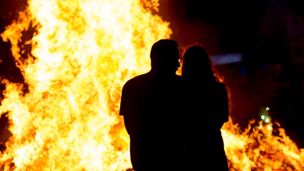 Sant Joan 2026 a Barcelona: Què fer per la revetlla? Concerts, festes i fogueres el 23 de juny | Barcelona, cultura popular, revetlla, Sant Joan