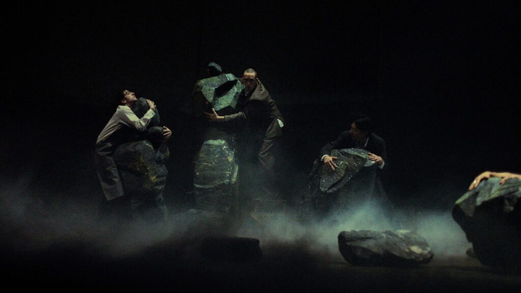 La companyia belga Peeping Tom viatja en el temps amb 'Chroniques' al TNC | arts escèniques, espectacle, TNC