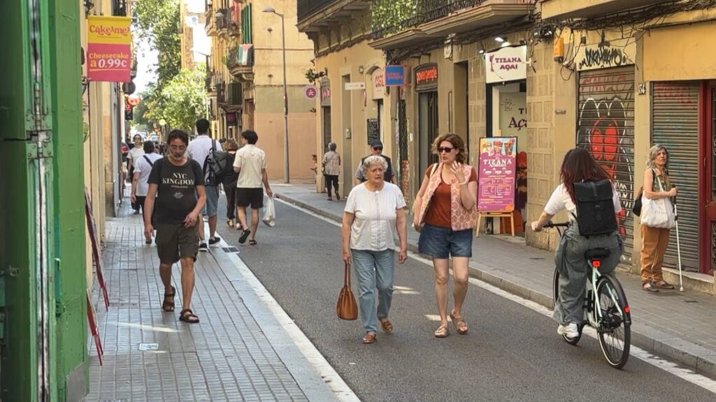 La travessera de Gràcia consolida els canvis de circulació amb una caiguda del trànsit del 80 % | Barris, obres, trànsit, travessera de Gràcia, vehicles privats