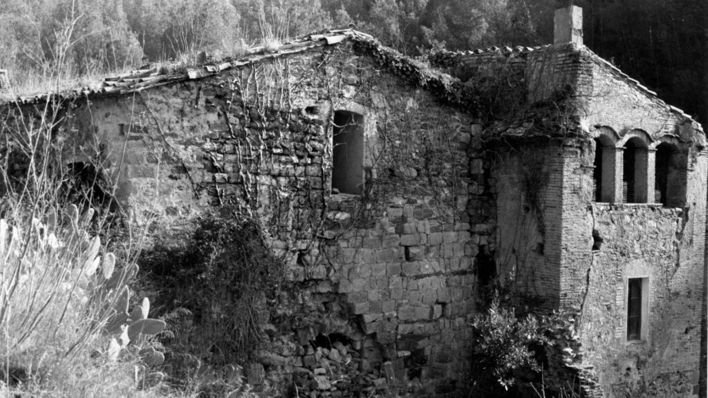 El monestir de Valldonzella, amb vuit segles a l'esquena, cau a trossos | Barris, Collserola, edificis històrics, patrimoni arquitectònic