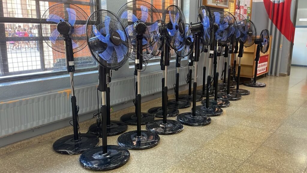 Un institut de Barcelona ja planteja que els alumnes marxin a casa per la calor | calor, Consorci d'Educació de Barcelona, Departament d'Educació, escoles, instituts