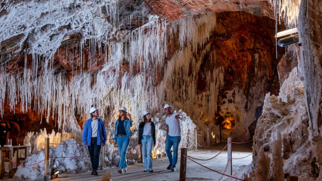 De llacs a mines de sal: els millors plans per sortir de Barcelona sense anar gaire lluny | agenda del cap de setmana