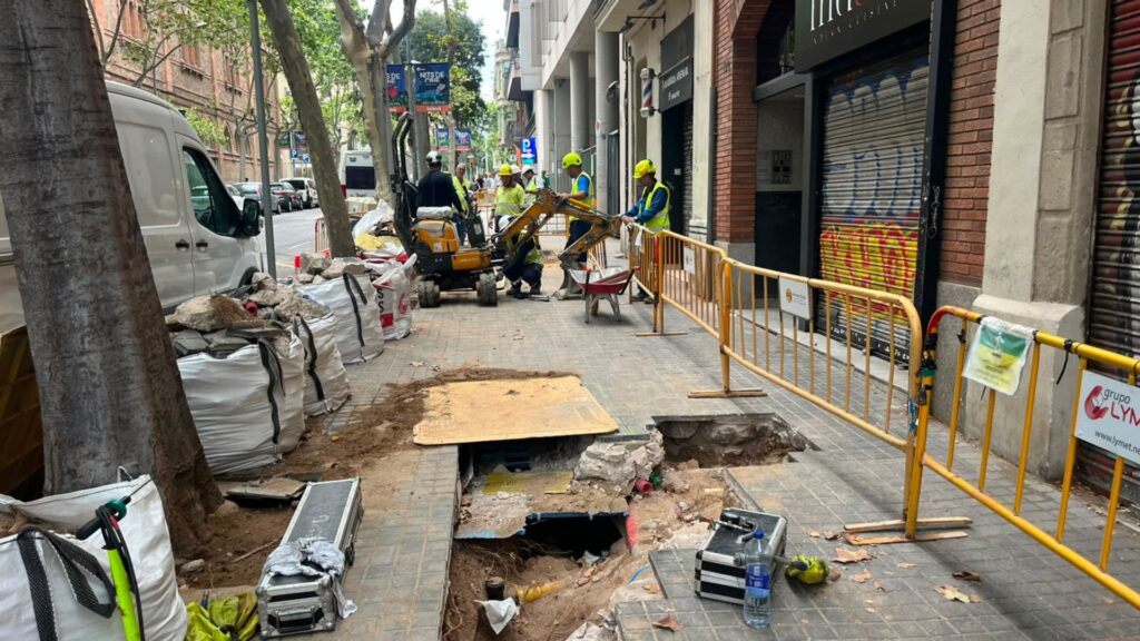 Alerta de gas i avaria elèctrica: més de 24 hores sense llum en plena onada de calor | Bombers de Barcelona, electricitat, llum