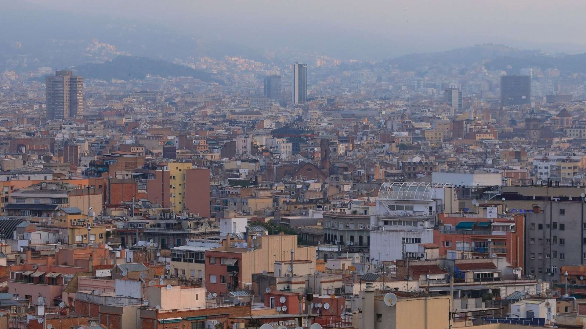 Un estudi revela que la calor extrema fa disparar les emissions de CO₂ | calor, contaminació atmosfèrica, onada de calor