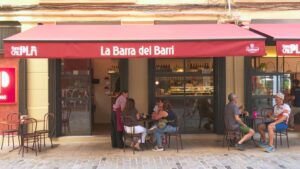 La Barra Cal Pla 1965, el bar que obre tot el dia amb producte del Mercat de la Concepció
