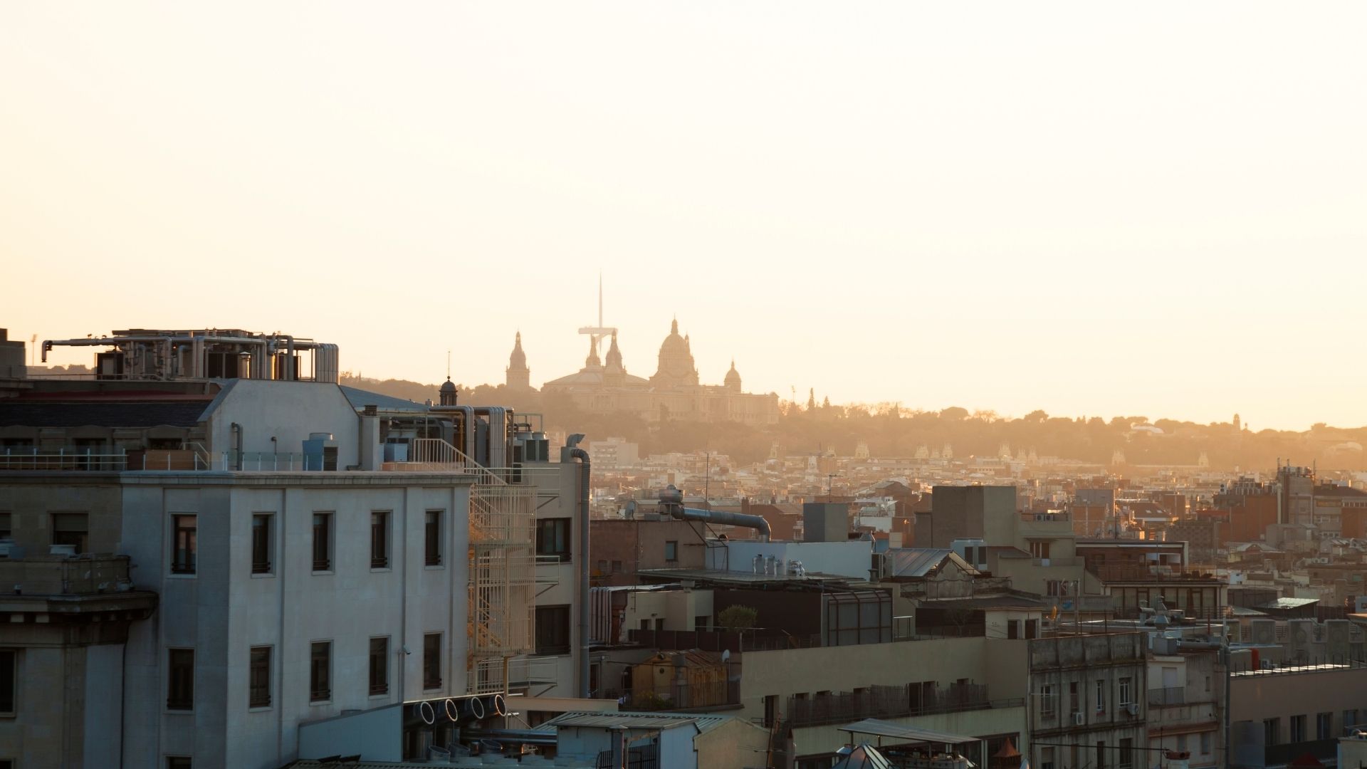 calor-nocturna-intensifica-raval-nits-tropicals-torrides-juliol-2026