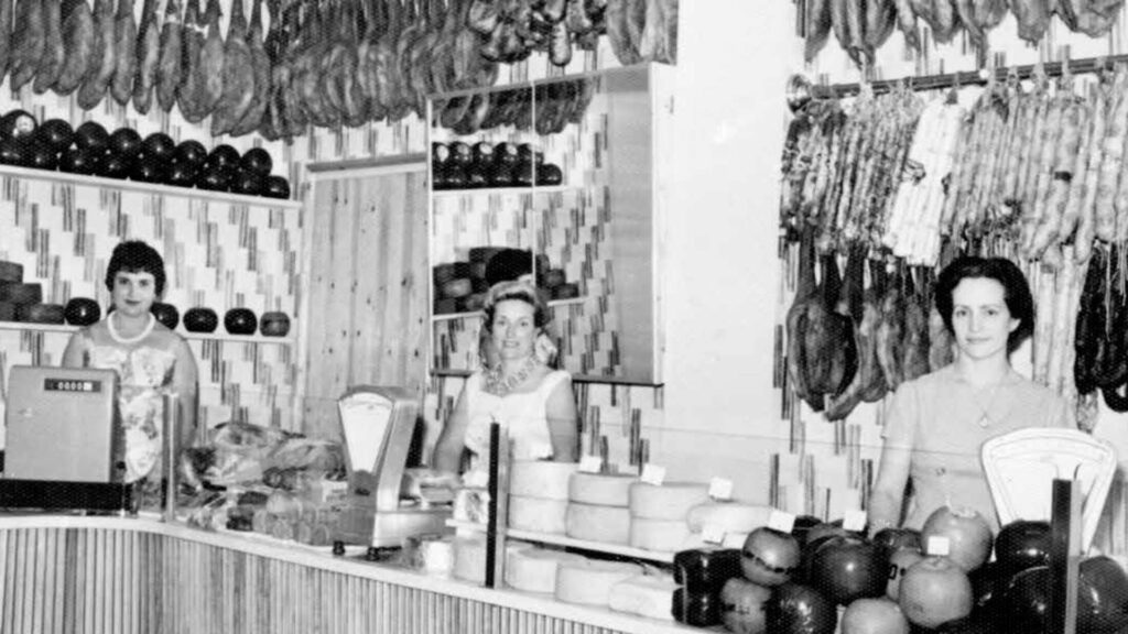 El primer supermercat de tot Catalunya sobreviu a Sant Martí 67 anys després: "Va ser revolucionari" | botiga, compres