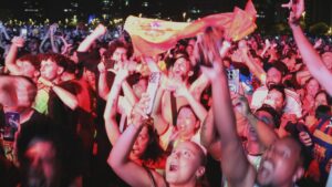 Eufòria als carrers de Barcelona pel triomf de la selecció espanyola al Mundial