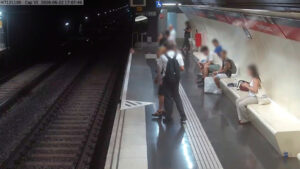 Detenen dos joves al metro en identificar-los per les càmeres de seguretat quatre dies després