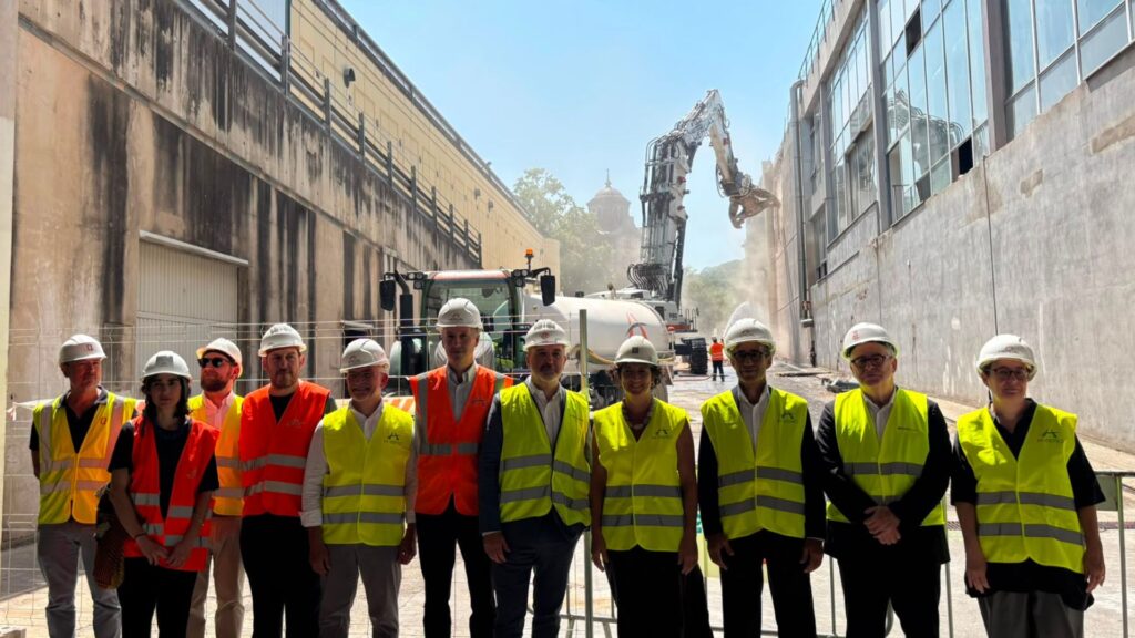 Nou pas en la remodelació del recinte firal de Montjuïc: comencen a enderrocar pavellons | equipaments, Fira de Barcelona, obres, Parc de Montjuïc