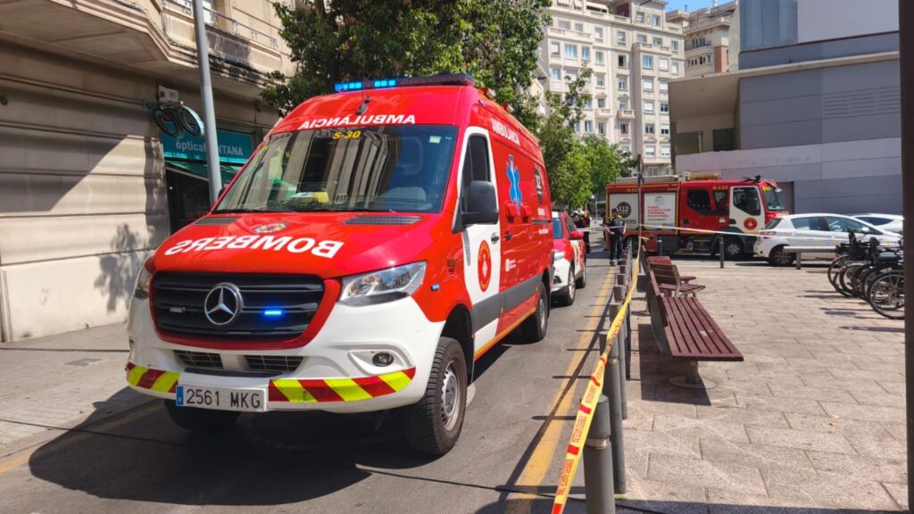 Bombers en un esfondrament pizzeria Verona Putxet