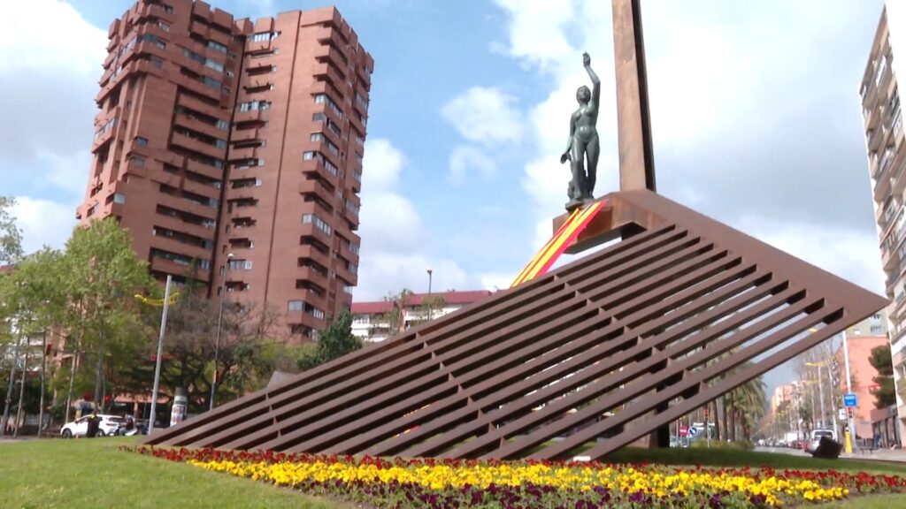 Les dues flames de Nou Barris que no cremen | Barris, escultura, patrimoni