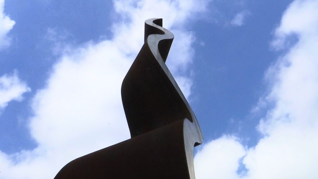 Les dues flames de Nou Barris que no cremen | Barris, escultura, patrimoni