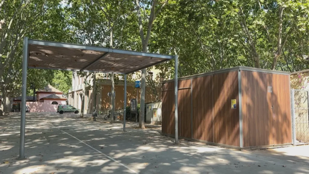 Més Guàrdia Urbana i agents cívics per millorar la convivència al Parc de l'Espanya Industrial | Barris, incivisme, parcs, queixes veïnals