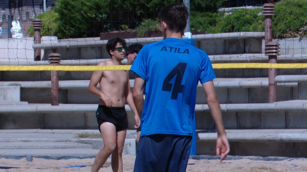 Primer cap de setmana de la Prospe Beach, amb el vòlei platja de protagonista | Barris, casals, platges, voleibol