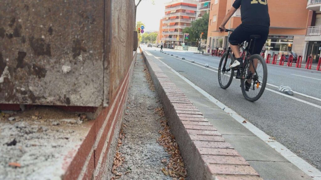 Parterres buits al carrer d'Arag&oacute;