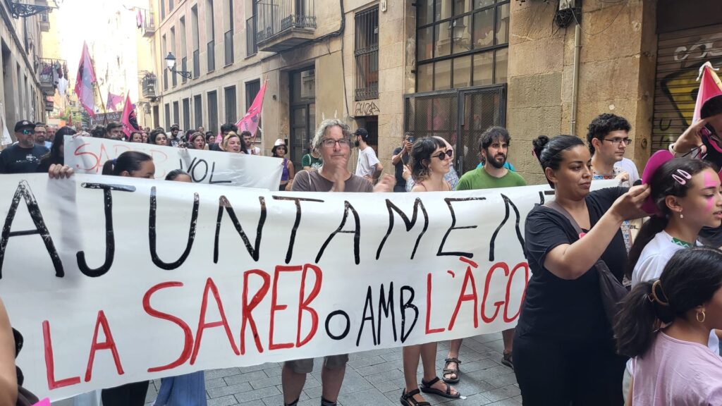 L’Àgora Juan Andrés Benítez torna a penjar d'un fil: "Hem vist la venda del solar per 4 milions" | especulació, Festa Major del Raval, mercat immobiliari