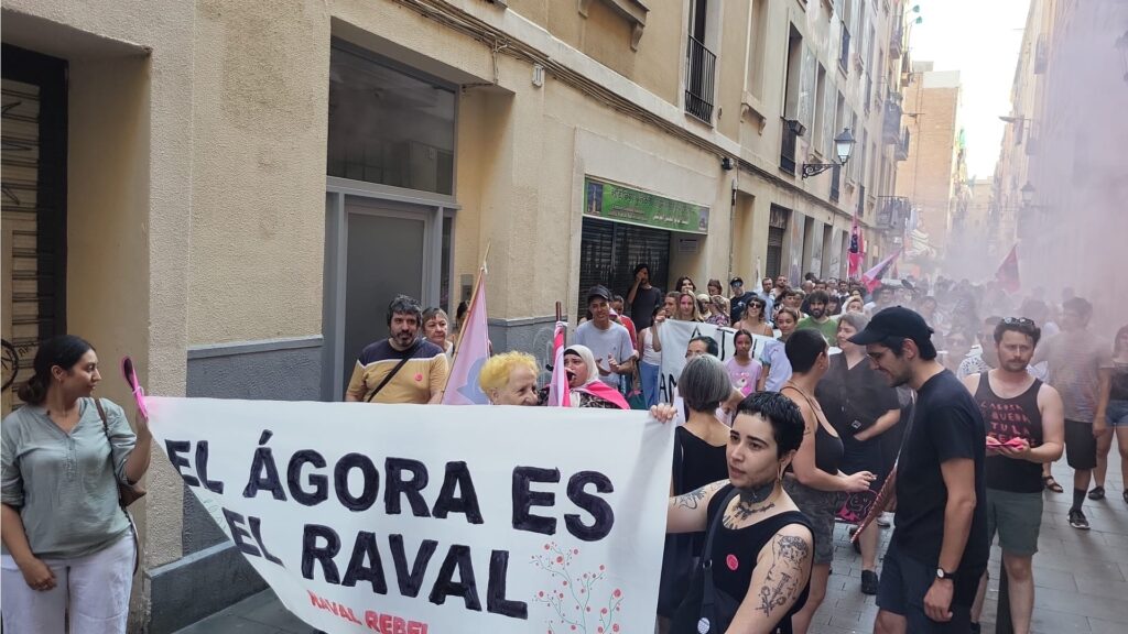 L’Àgora Juan Andrés Benítez torna a penjar d'un fil: "Hem vist la venda del solar per 4 milions" | especulació, Festa Major del Raval, mercat immobiliari