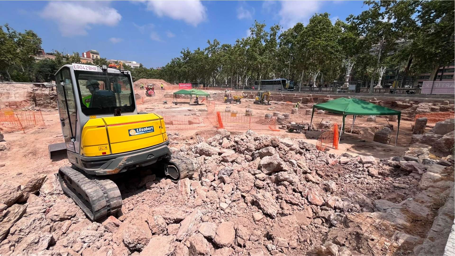 Treballs d'excavació al solar dels antics jutjats, on s'ubicarà la nova Audiència Provincial