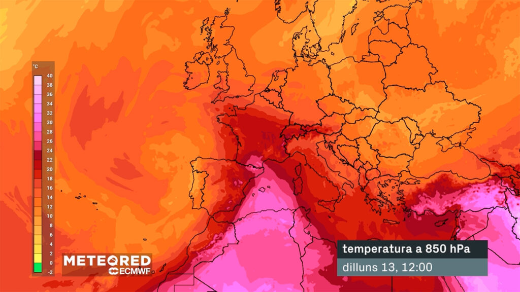 Barcelona passarà de la calor seca a la xafogor intensa i la pols del Sàhara durant la tercera onada | Barcelona, calor, canvi climàtic, onada de calor