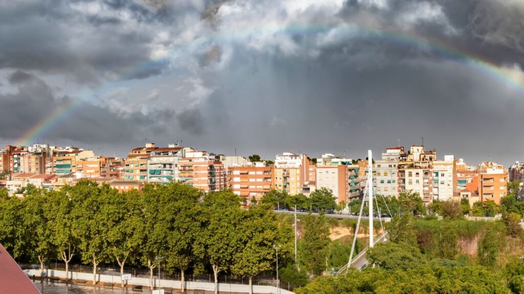 Barcelona supera els 40 dies sense pluja: els models obren la porta a un possible canvi a Catalunya | calor, meteorologia, pluja, temperatura