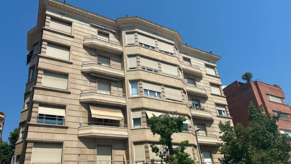 Bloc afectat esvoranc L9 - carrer Rubinstein, 6