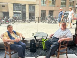 Viure en un hotel amb 86 anys, després de l’esvoranc de l’L9: “Ens fa falta estar a casa”