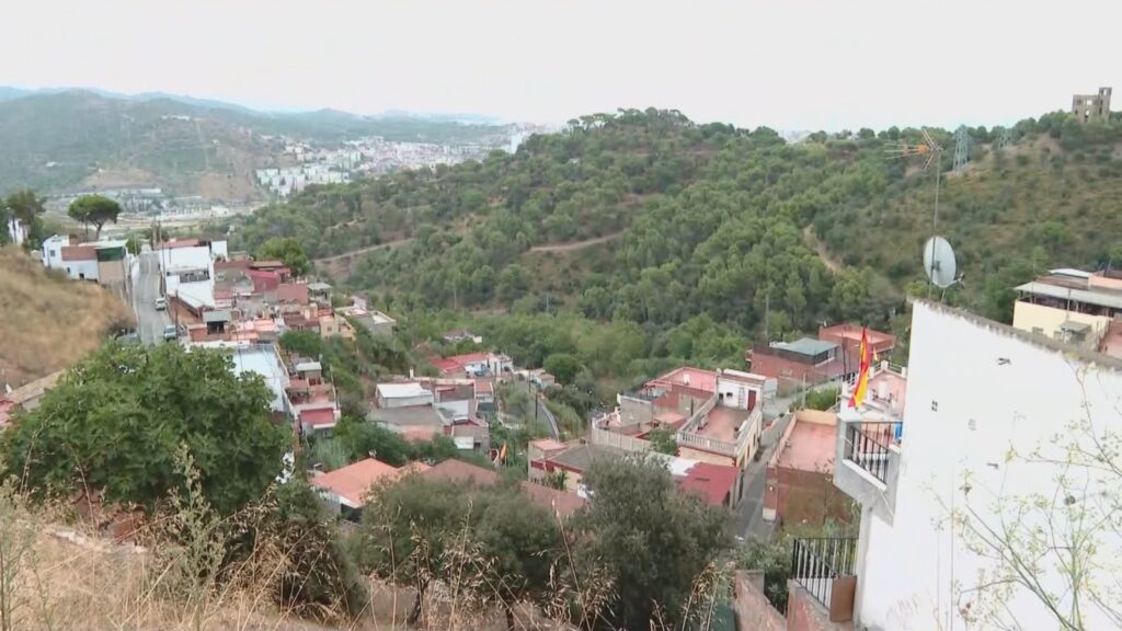 D'observar les flames a tancar-se a casa: els veïns relaten com han viscut l'incendi de Collserola | Bombers de Barcelona, Collserola, incendis forestals, queixes veïnals