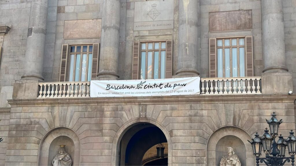 Nou anys del 17-A: "És un record que porta noms i cognoms, rostres i històries de vida" | atemptat Rambla, atemptats, homenatge, plaça de Sant Jaume, terrorisme, terrorisme islamista