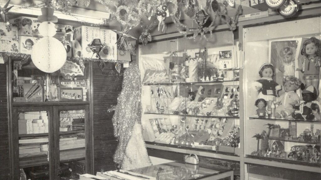 La Marina de Port fa immortal la veïna més estimada amb la placeta de la Castanyera Angeleta | Barris, memòria històrica, tradicions, Veïnat Il·lustre