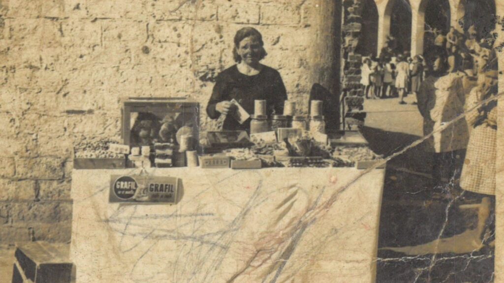 La Marina de Port fa immortal la veïna més estimada amb la placeta de la Castanyera Angeleta | Barris, memòria històrica, tradicions, Veïnat Il·lustre