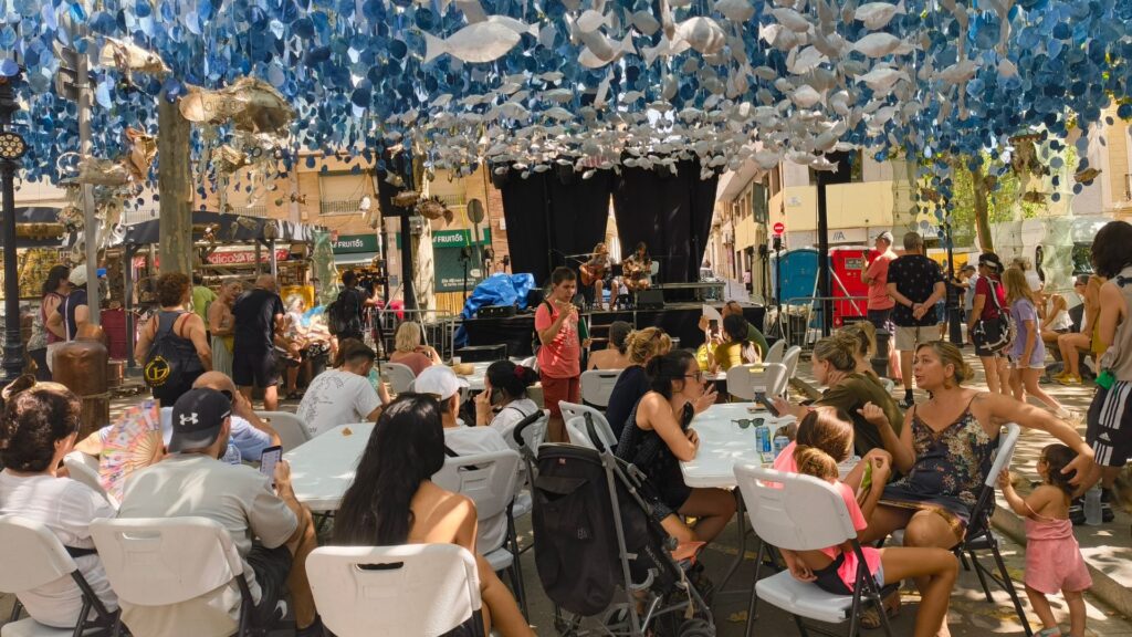 Luna Orleans i Sara Blasco uneixen les veus en un vermut musical a les festes de Gràcia | cantautors, concerts, Festa Major de Gràcia