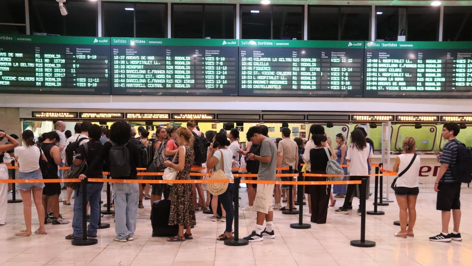 Dignitat a les vies vol saber la gestió de Rodalies per l'eclipsi després del col·lapse a Sants | eclipsi, Generalitat de Catalunya, Rodalies, tren