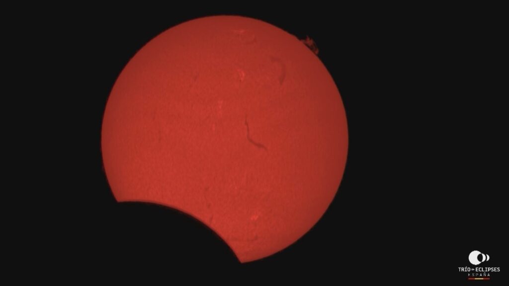 Barcelona viu l'eclipsi del segle: així s'ha seguit el fenomen, i així l'hem explicat | astronomia, eclipsi