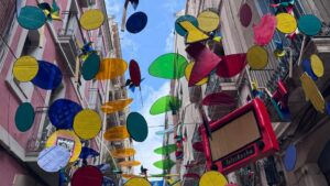 Tots els carrers guarnits a les Festes de Gràcia 2026: quines són les temàtiques de les decoracions?