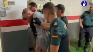 Detingut un fugitiu internacional buscat en 31 països que s’amagava a Sants