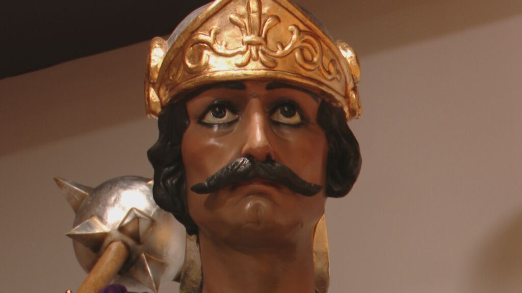 Els gegants de la plaça Nova mostren imatge i vestuari renovats després d'11 mesos de feina | avinguda de la Catedral, cultura popular, gegants, patrimoni cultural, restauració