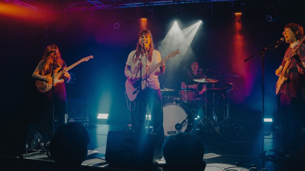 Grup de Ties fa el seu concert més complet a la Festa Major de Gràcia: "Fem rock de garatge" | concerts, dones, Festa Major de Gràcia, rock