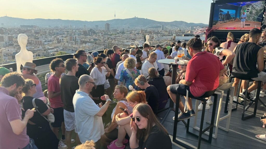Barcelona viu l'eclipsi del segle: així s'ha seguit el fenomen, i així l'hem explicat | astronomia, eclipsi