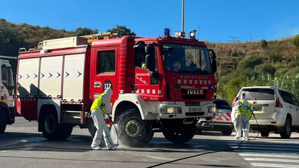 Un incendi a Collserola obliga a confinar els barris Ciutat Meridiana i Torre Baró | VÍDEO | Bombers de Barcelona, Incendis, incendis forestals, Parc Natural de Collserola