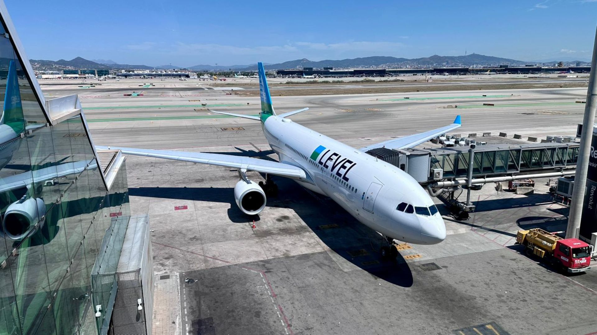 Avió level per l'ampliació de l'aerolínia Lima-Barcelona