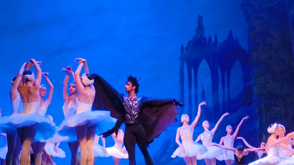 'El llac dels cignes' torna al Tívoli amb el Ballet de Kíiv i noves figures damunt l'escenari | música clàssica, Teatre Tívoli