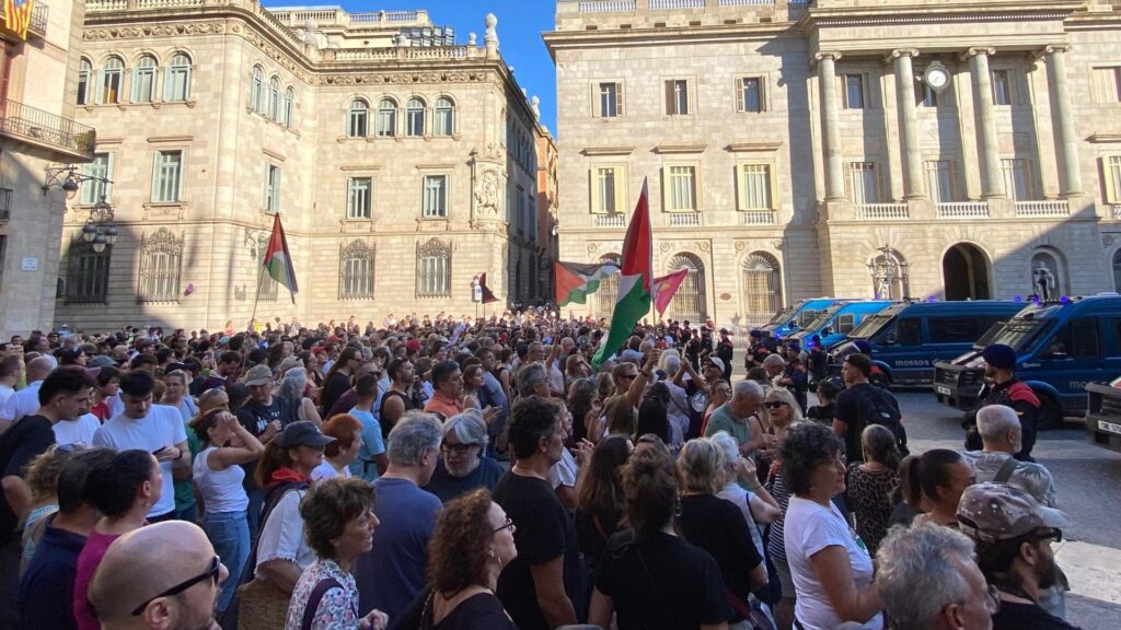 concentració antifeixista plaça de Sant Jaume Barcelona